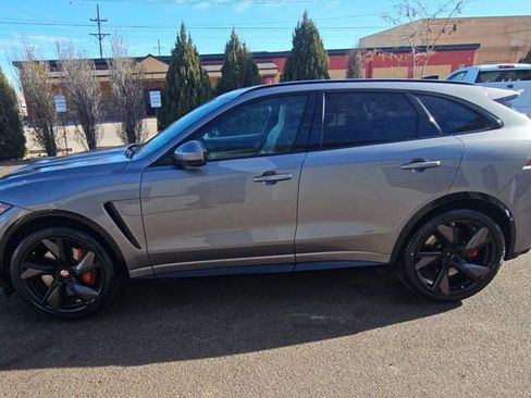 Used 2023 Jaguar F-PACE SVR image 4