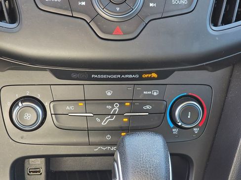 Used 2018 Ford Focus SE image 22