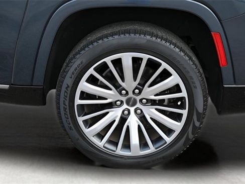 Used 2023 Jeep Grand Wagoneer L Series III w/ Rear Seat Video Group 1 image 9