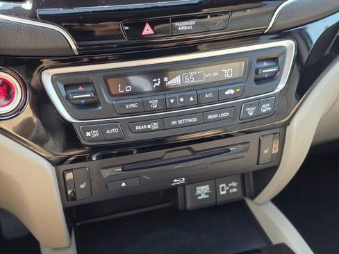 Used 2022 Honda Pilot Touring image 22