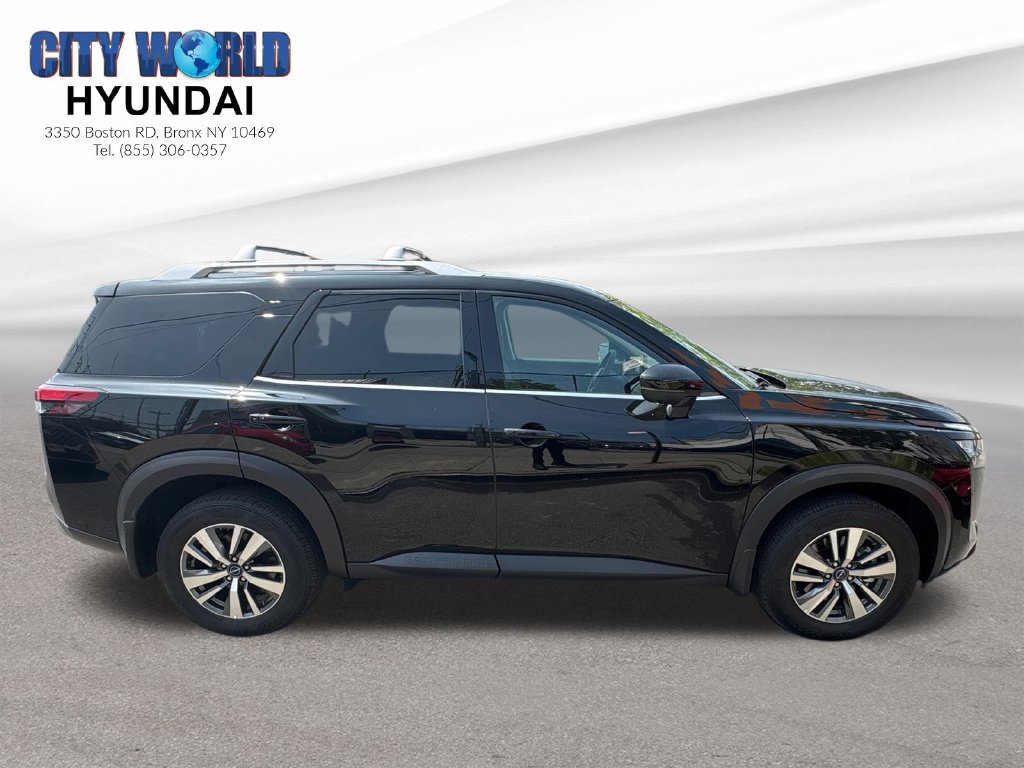 Used 2025 Nissan Pathfinder SL AWD/4WD image 6