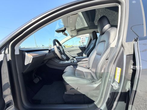 Used 2022 Tesla Model Y Long Range image 14