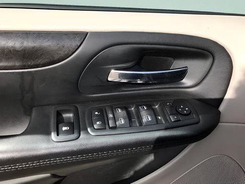 Used 2018 Dodge Grand Caravan SE image 15