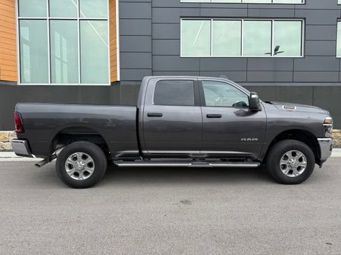 Used 2025 RAM 2500 Big Horn AWD/4WD image 2