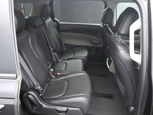 Certified 2025 Kia Carnival LXS image 35