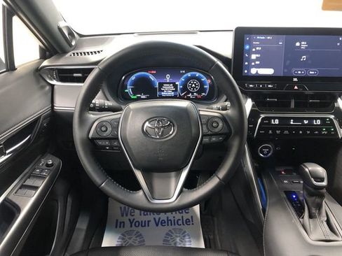 Used 2023 Toyota Venza Limited image 16