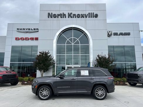 Used 2025 Jeep Grand Cherokee Summit AWD/4WD image 2