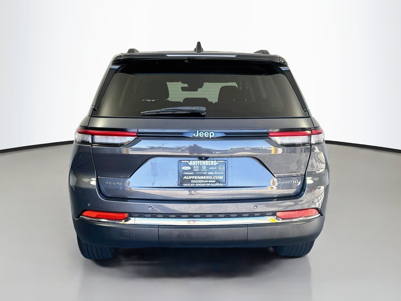 Used 2023 Jeep Grand Cherokee Laredo AWD/4WD image 6