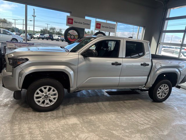 Used 2025 Toyota Tacoma SR AWD/4WD image 4