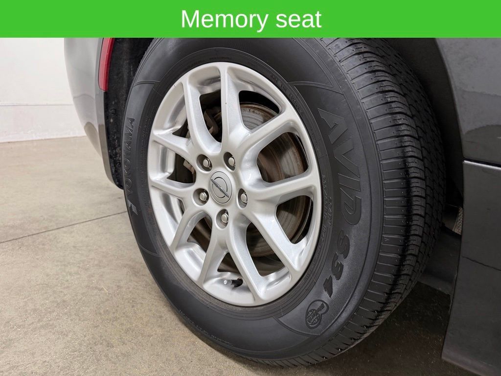 Used 2025 Chrysler Pacifica Select FWD image 14