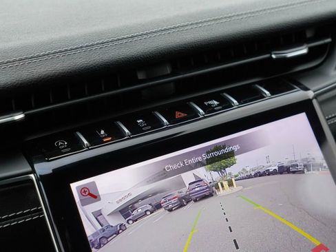 Used 2022 Jeep Grand Cherokee Limited image 16