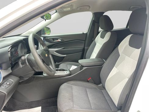 Used 2024 Chevrolet Trax LS FWD image 20
