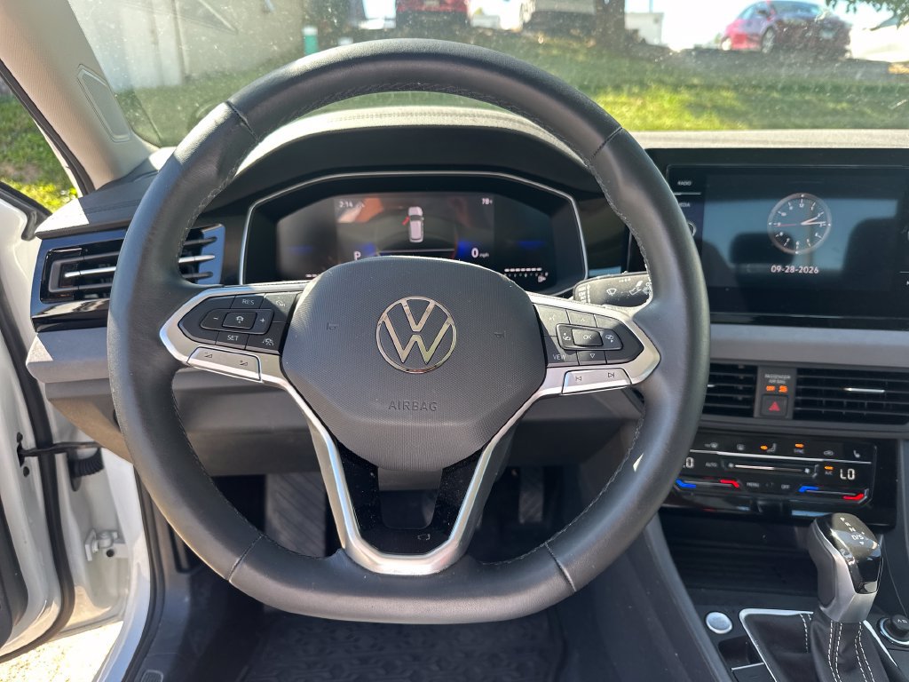 Used 2025 Volkswagen Jetta SE w/ Sunroof Package FWD image 43