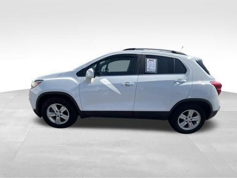 Used 2019 Chevrolet Trax LT w/ LT Convenience Package FWD image 3