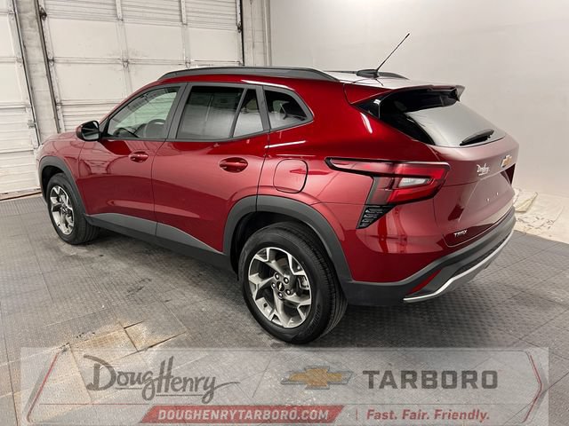 Used 2025 Chevrolet Trax LT w/ LT Convenience Package FWD image 7