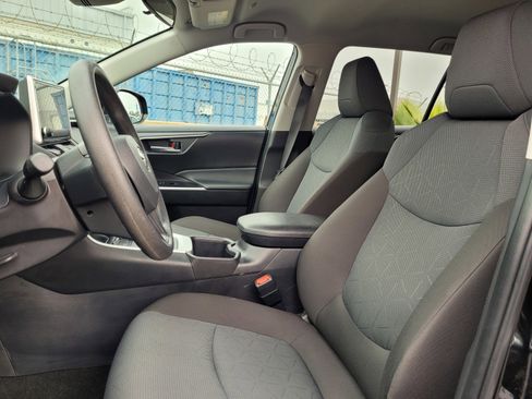 Used 2025 Toyota RAV4 XLE image 9