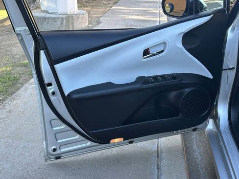 Used 2016 Toyota Prius Three Touring image 42