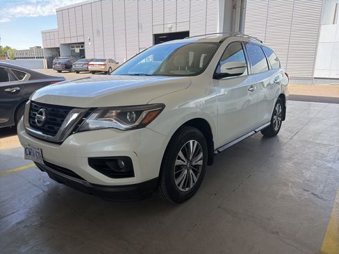 Used 2018 Nissan Pathfinder SV AWD/4WD image 15