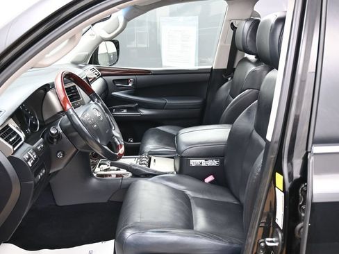 Used 2013 Lexus LX 570 4WD image 17