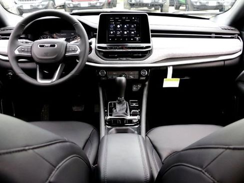 New 2026 Jeep Compass Latitude image 20