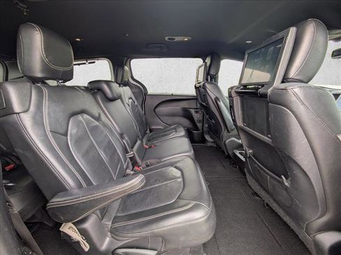 Used 2019 Chrysler Pacifica Touring-L Plus w/ Advanced Safetytec Group image 21