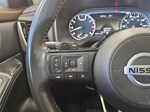 Used 2021 Nissan Rogue SV w/ Premium Package image 17