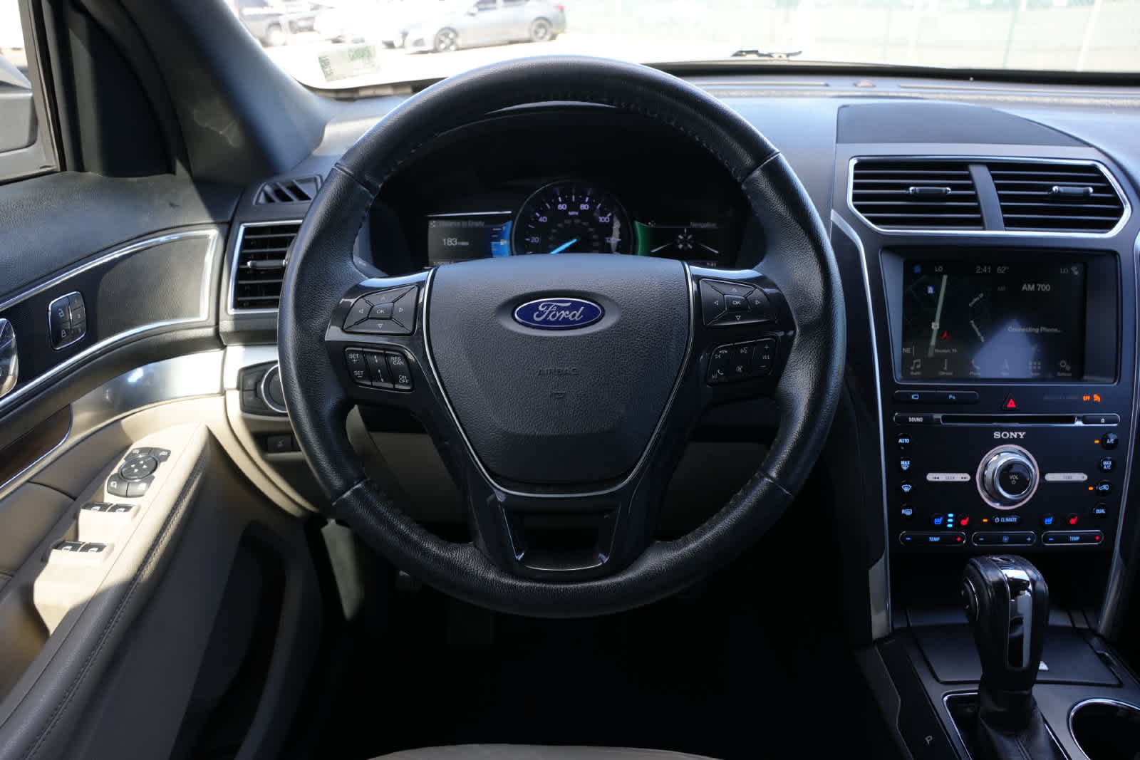 Used 2018 Ford Explorer Limited w/ Ford Safe & Smart Package FWD image 9