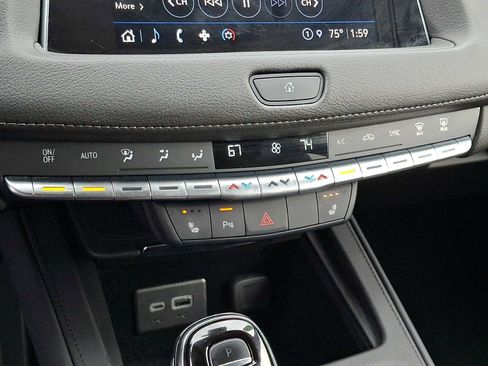Certified 2023 Cadillac XT4 Luxury w/ Cold Weather Package AWD/4WD image 16