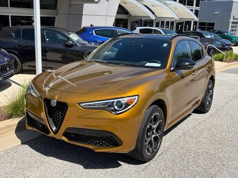 Used 2023 Alfa Romeo Stelvio Veloce AWD/4WD image 2