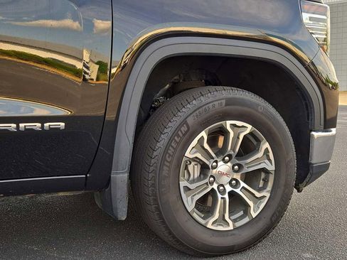 Used 2025 GMC Sierra 1500 SLT AWD/4WD image 13