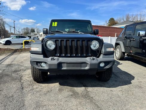 Used 2018 Jeep Wrangler Unlimited Sport S image 3
