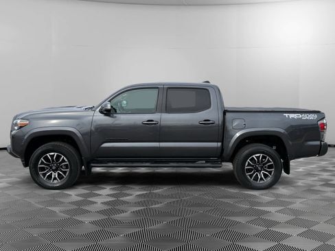 Used 2022 Toyota Tacoma TRD Sport image 2