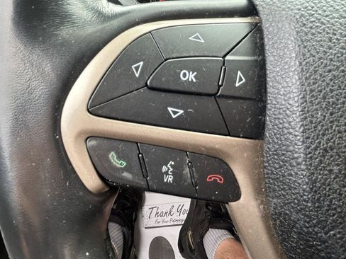 Used 2015 Jeep Cherokee Latitude w/ Cold Weather Group AWD/4WD image 18