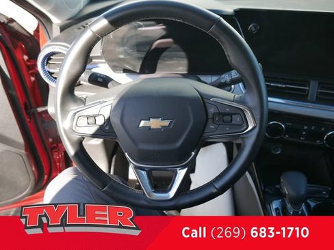 Used 2024 Chevrolet Trax LT w/ LT Convenience Package FWD image 27