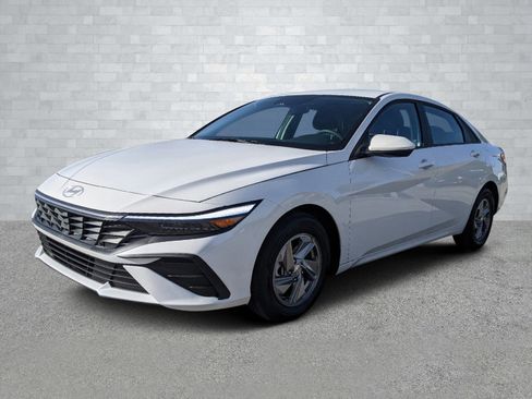 New 2025 Hyundai Elantra SE image 9