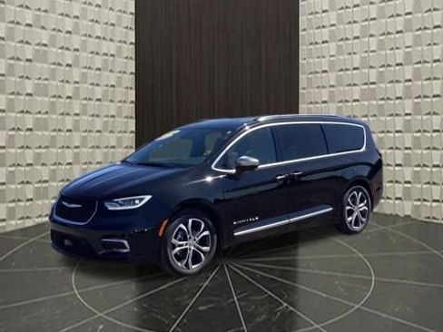 Certified 2024 Chrysler Pacifica Pinnacle FWD image 10