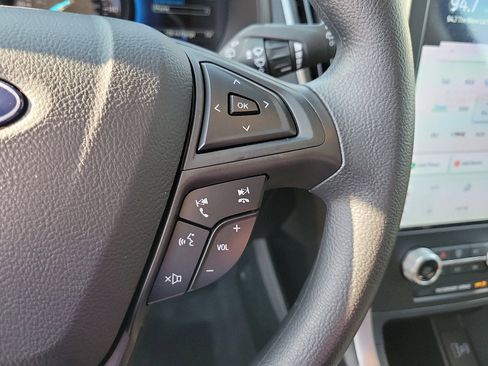 Certified 2024 Ford Edge SE w/ Black Appearance Package image 7