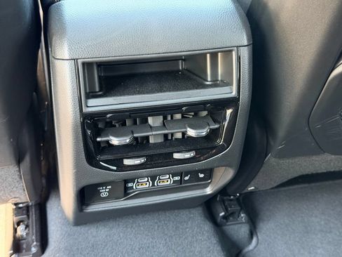 Used 2025 Jeep Grand Cherokee Limited w/ Luxury Tech Group II AWD/4WD image 30