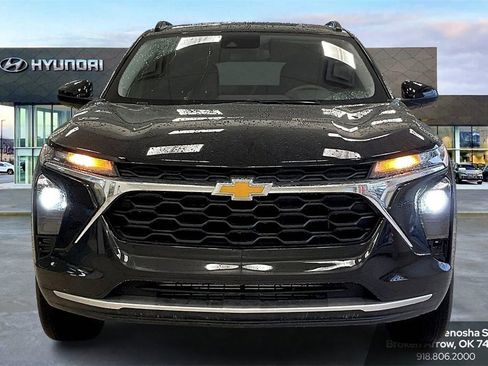 Used 2024 Chevrolet Trax LT image 3