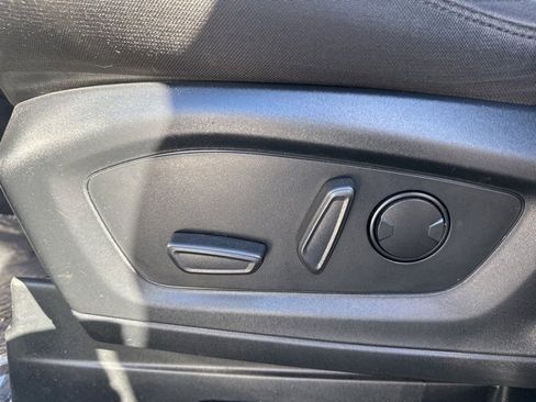 Used 2023 Ford Explorer XLT image 19