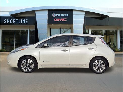 Used 2015 Nissan Leaf SL w/ Premium Package FWD image 4