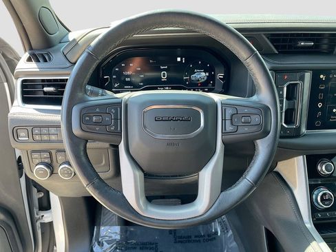 Used 2023 GMC Yukon Denali AWD/4WD image 18