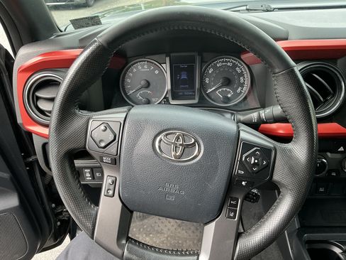 Used 2019 Toyota Tacoma TRD Sport AWD/4WD image 14