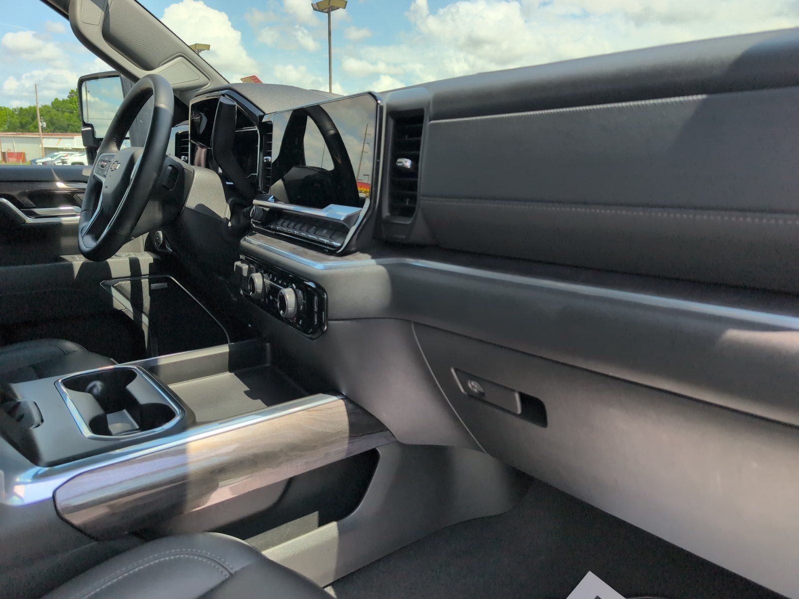 Used 2025 Chevrolet Silverado 2500 LTZ w/ LTZ Convenience Package AWD/4WD image 13