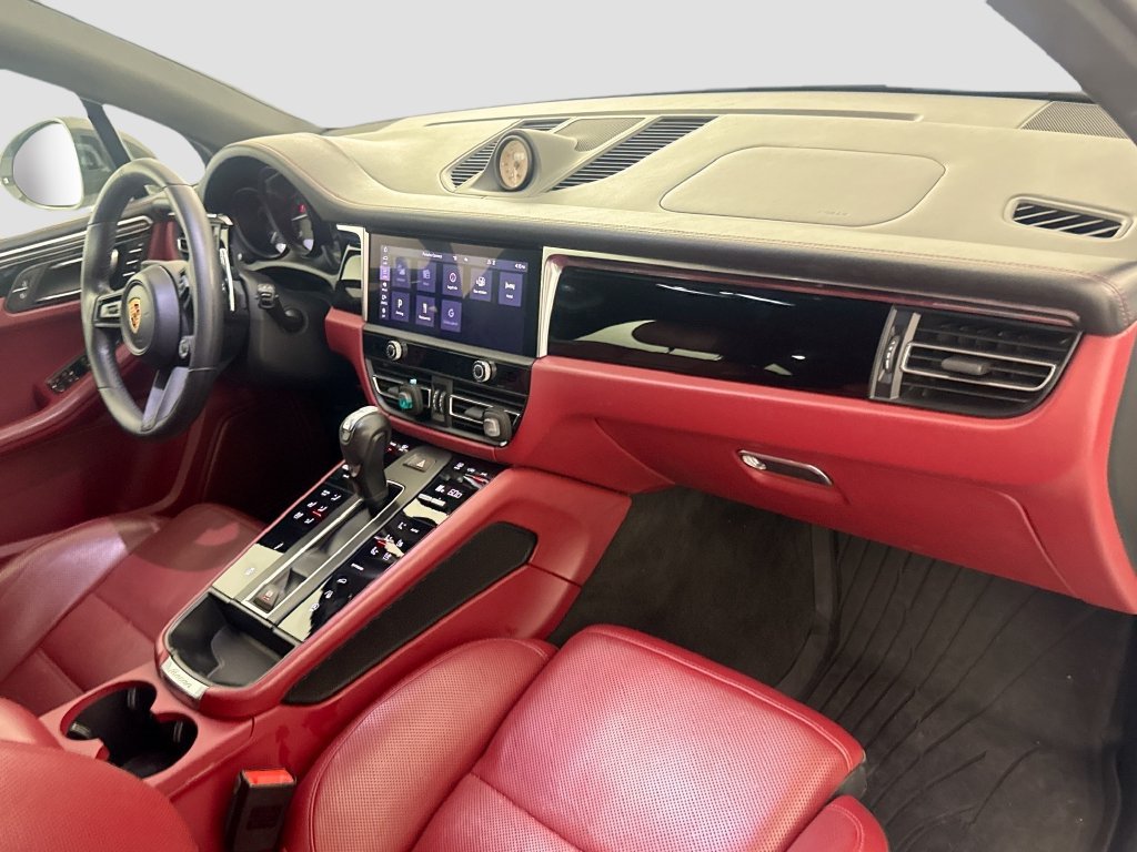 Used 2023 Porsche Macan Turbo AWD/4WD image 33