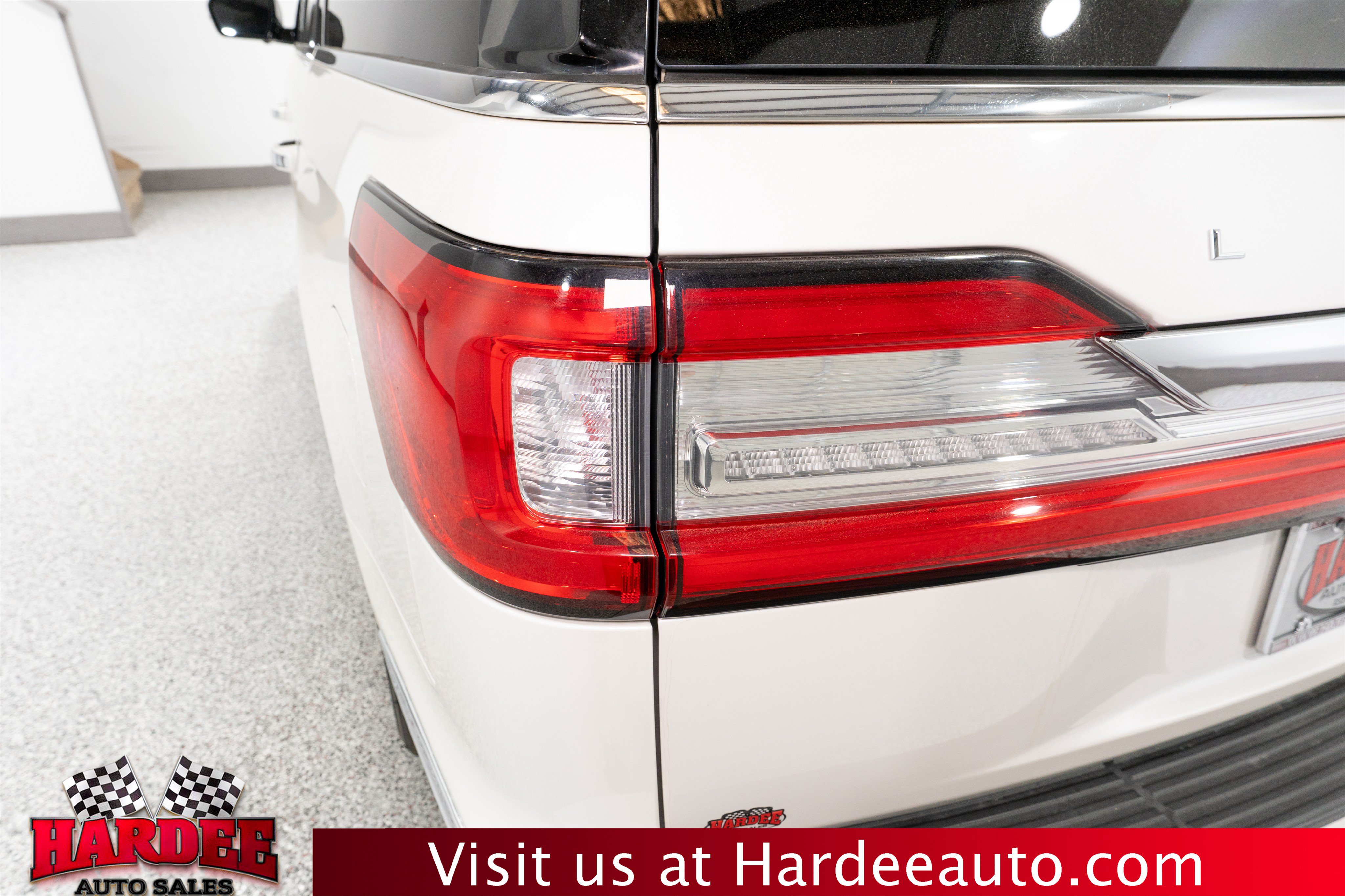 Used 2019 Lincoln Navigator Reserve AWD/4WD image 9