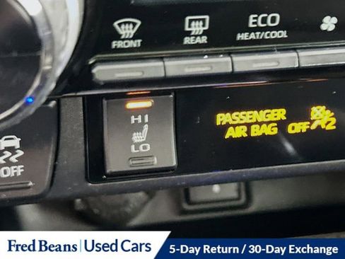 Used 2021 Toyota RAV4 XLE Premium image 20