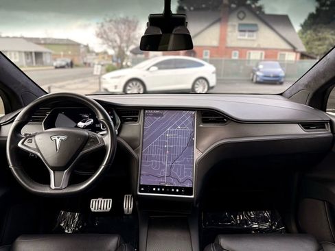 Used 2018 Tesla Model X P100D image 11