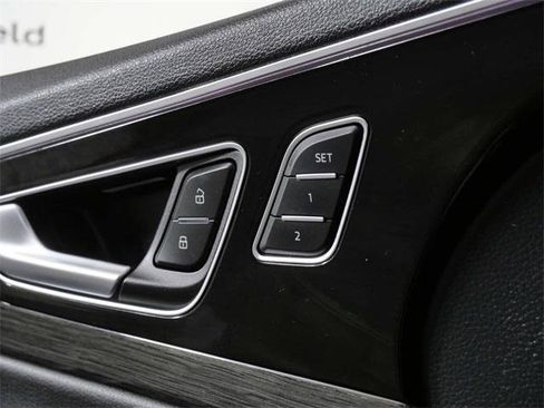 Used 2017 Audi Q7 3.0T Prestige w/ Prestige Package image 27