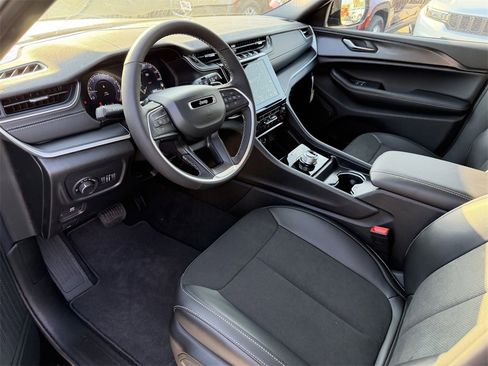 New 2025 Jeep Grand Cherokee L Altitude image 12